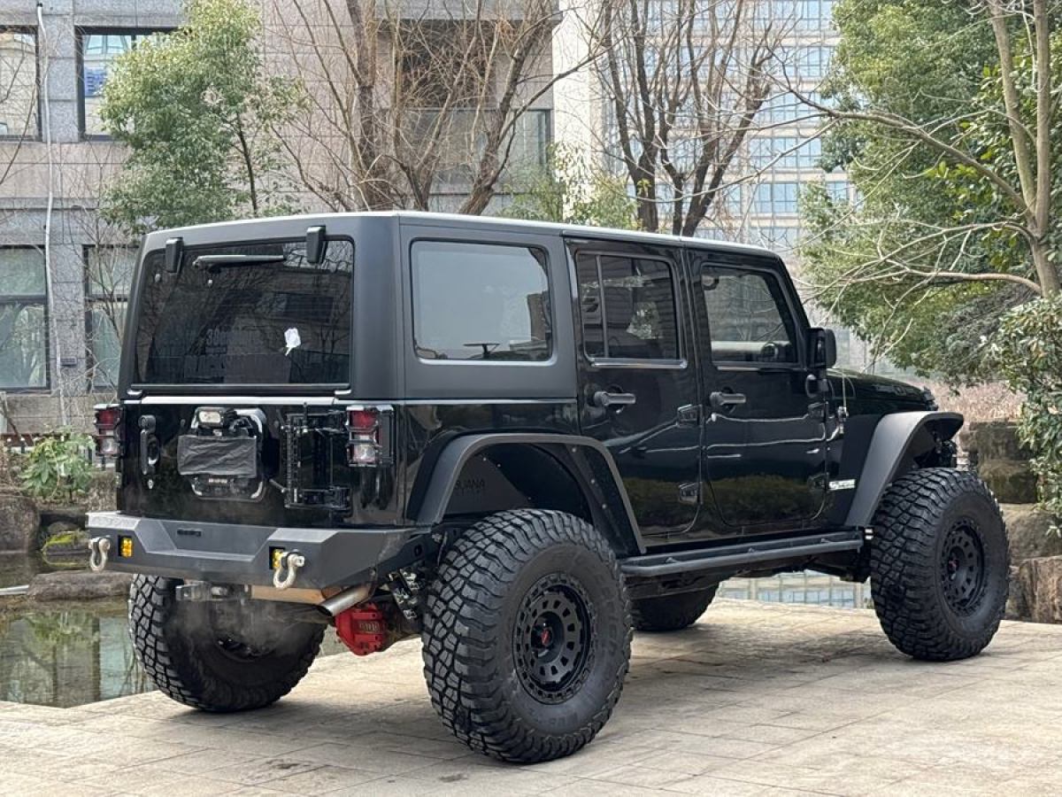 Jeep 牧馬人  2015款 3.0L Sahara 四門舒享版圖片