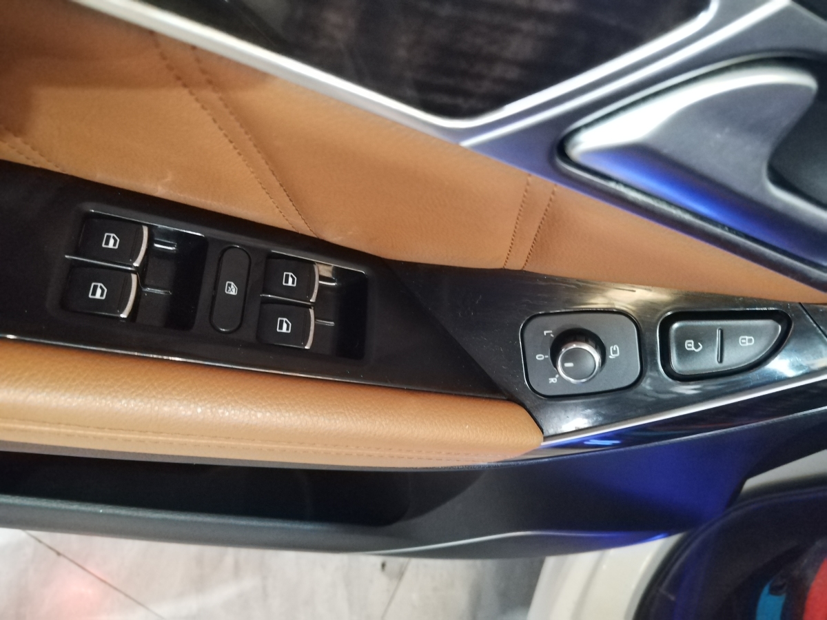 2015年7月哈弗 H6 Coupe  2015款 蓝标 2.0T 自动两驱尊贵型