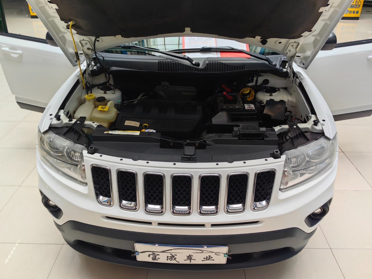 2012年1月Jeep 指南者  2012款 2.4L 四驱都市版