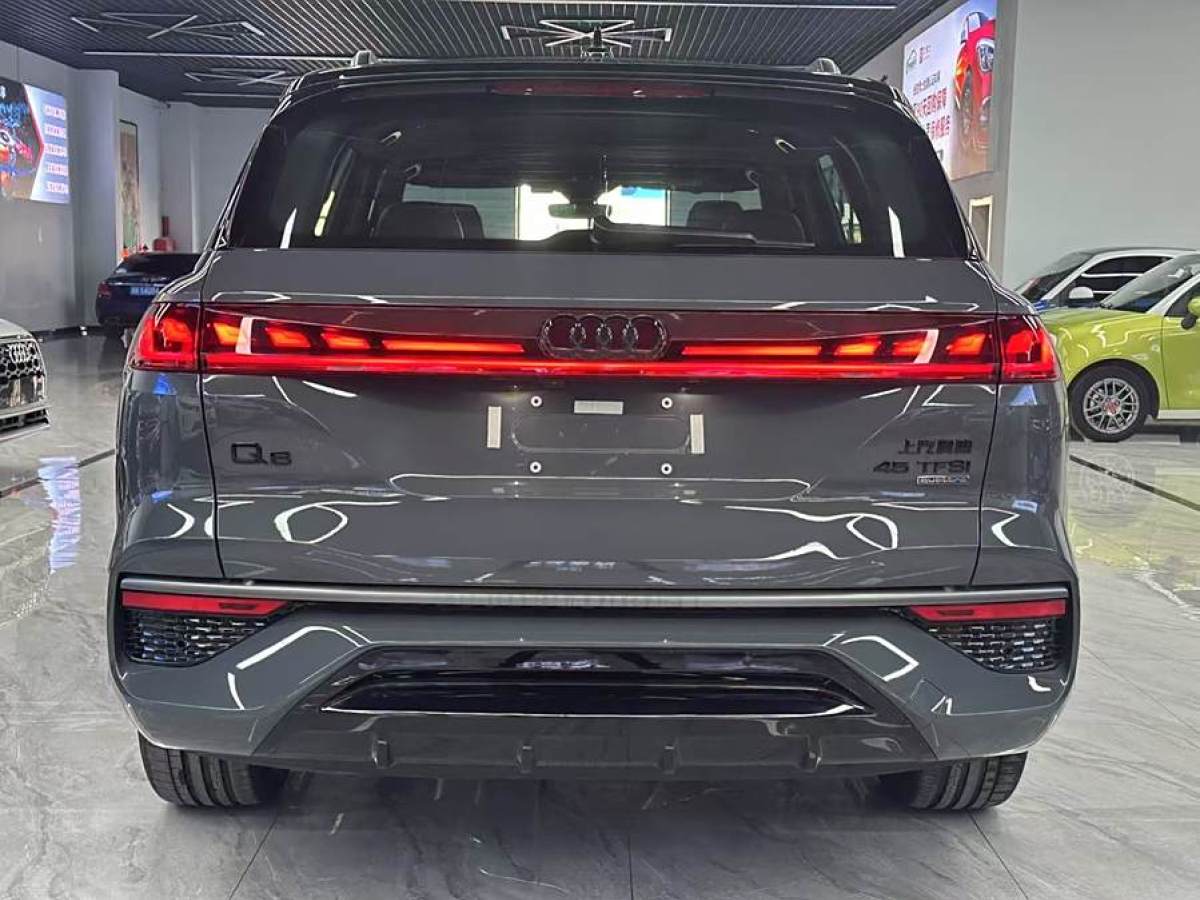 奧迪 奧迪Q6  2024款 45 TFSI quattro 齊云型 飛騎套裝 7座圖片