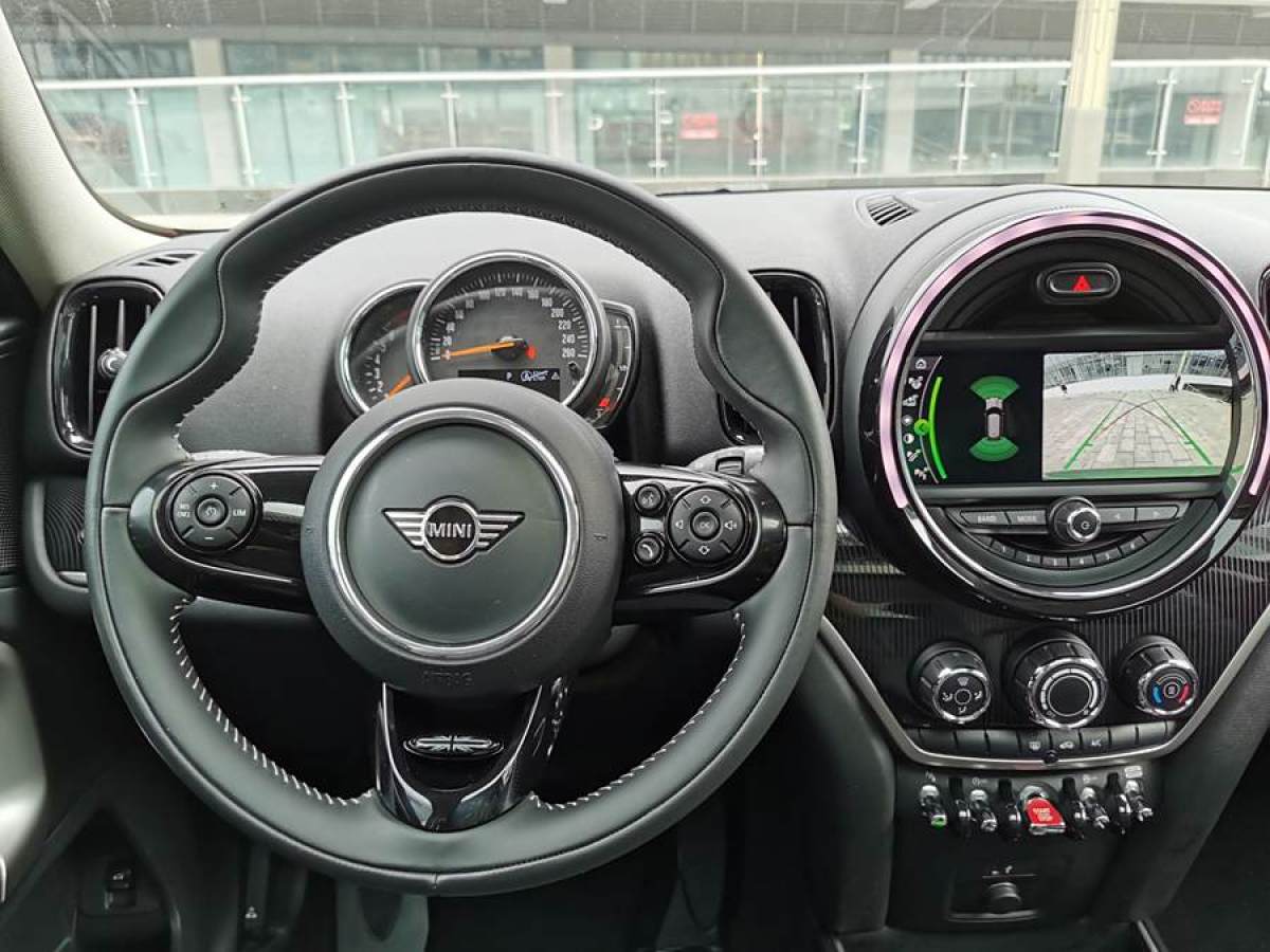 MINI COUNTRYMAN  2019款 1.5T COOPER 藝術(shù)家周末旅行版圖片