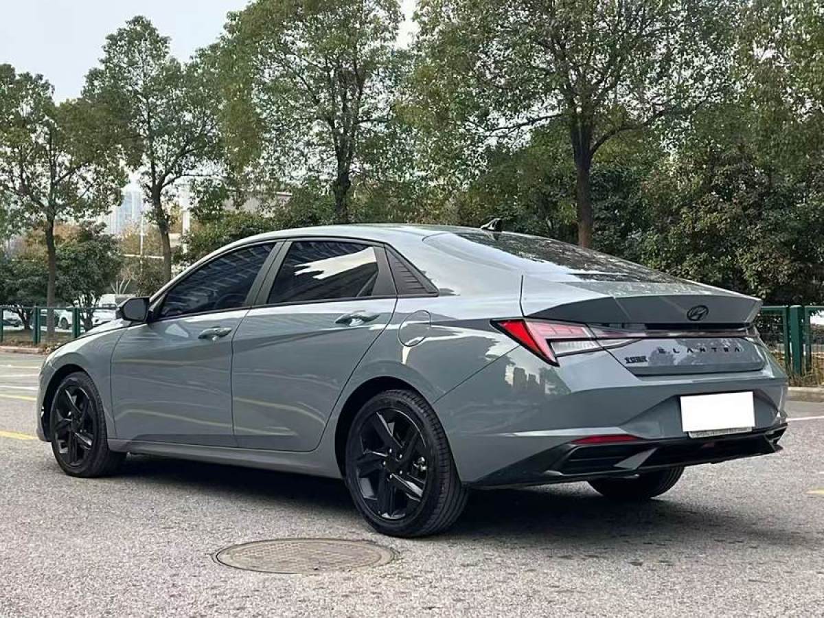 現(xiàn)代 伊蘭特  2022款 1.5L CVT LUX黑騎士限量版圖片