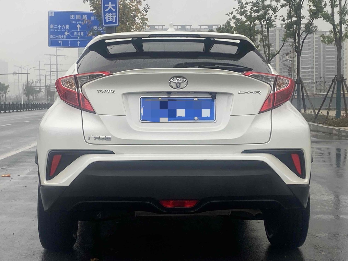 豐田 C-HR  2018款 2.0L 領(lǐng)先天窗版 國V圖片