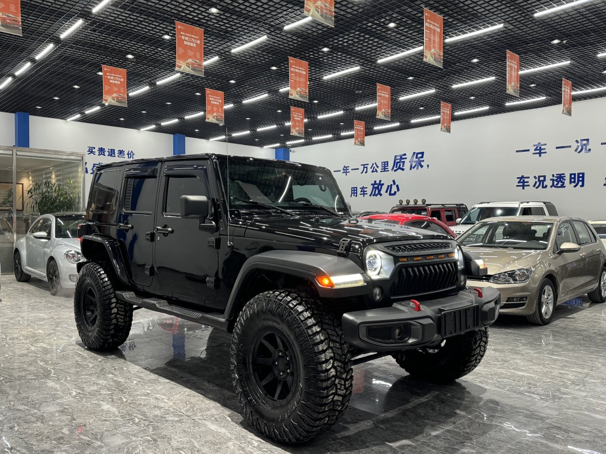 Jeep 牧馬人  2013款 3.6L 四門摩崖特別版圖片