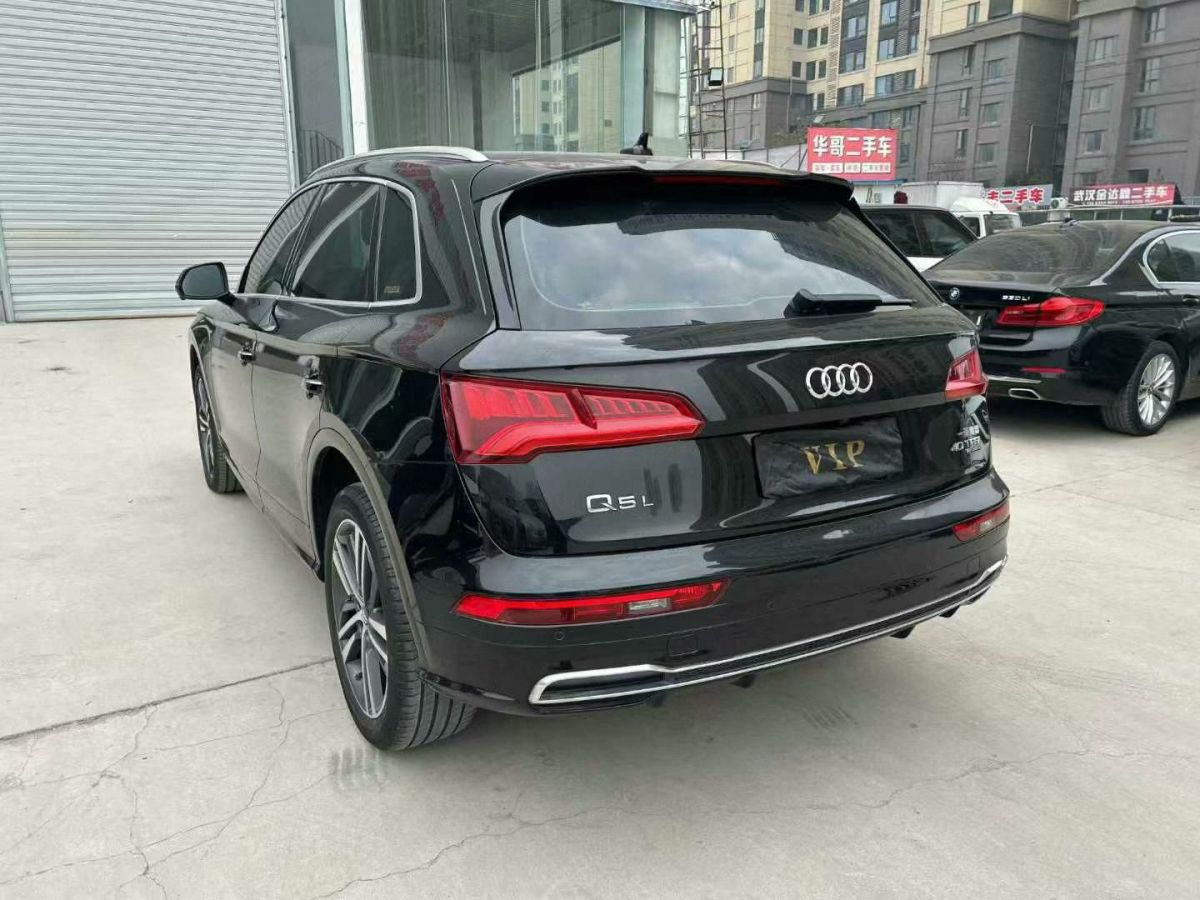 奧迪 奧迪Q3  2019款  35 TFSI 時(shí)尚動感型圖片