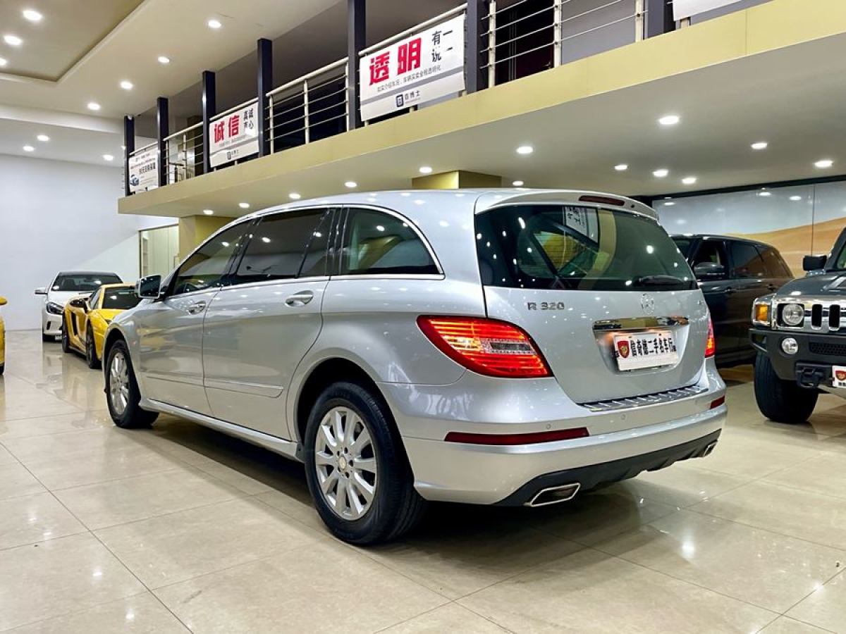 奔馳 奔馳R級  2014款 R 320 4MATIC 商務(wù)型圖片