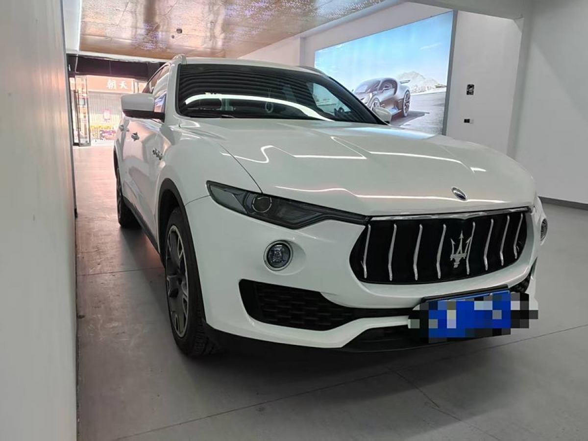 瑪莎拉蒂 Levante  2019款 3.0T 350Hp 標(biāo)準(zhǔn)版 國(guó)VI圖片