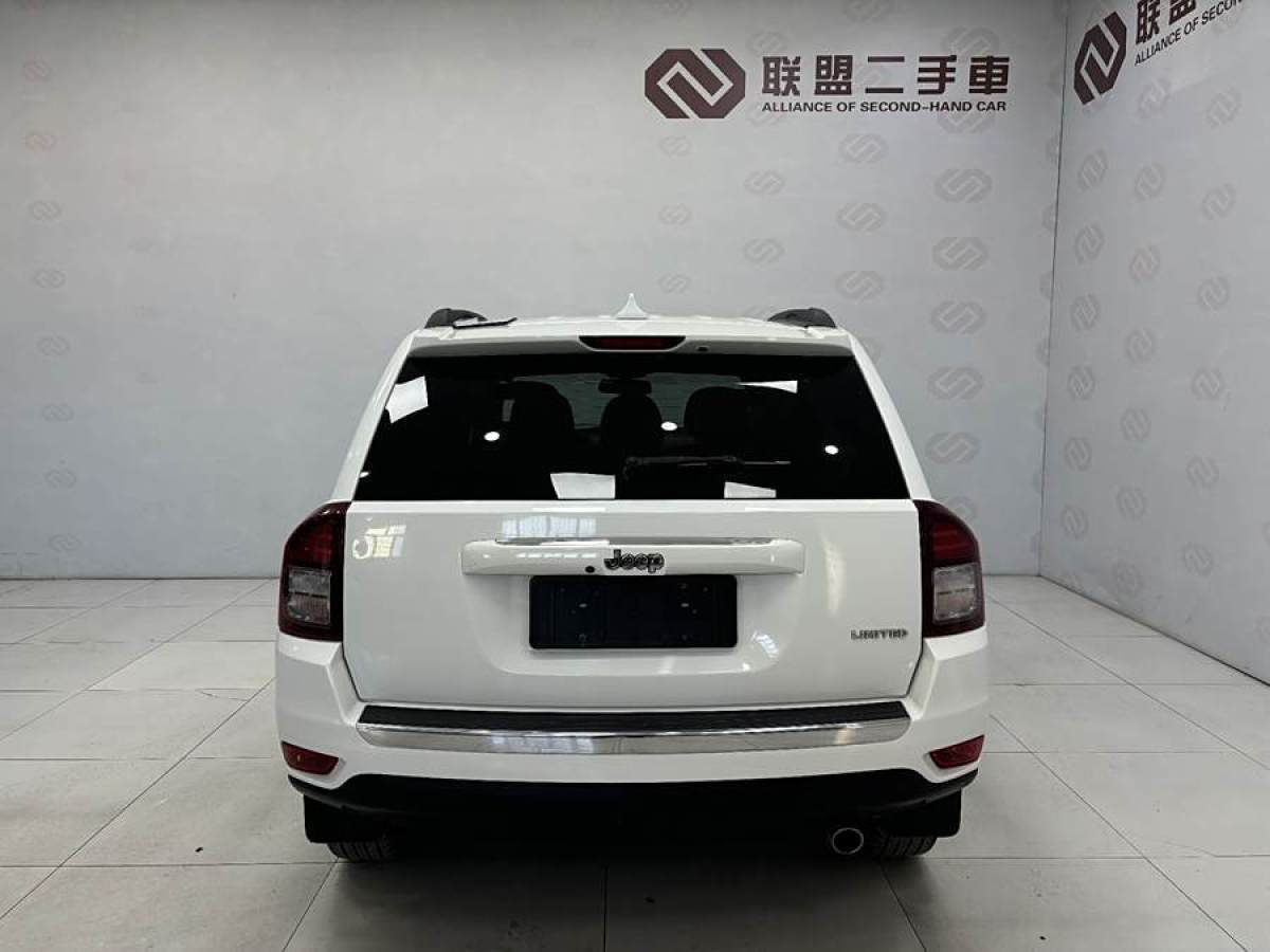 Jeep 指南者  2014款 改款 2.4L 四驅(qū)豪華導(dǎo)航版圖片