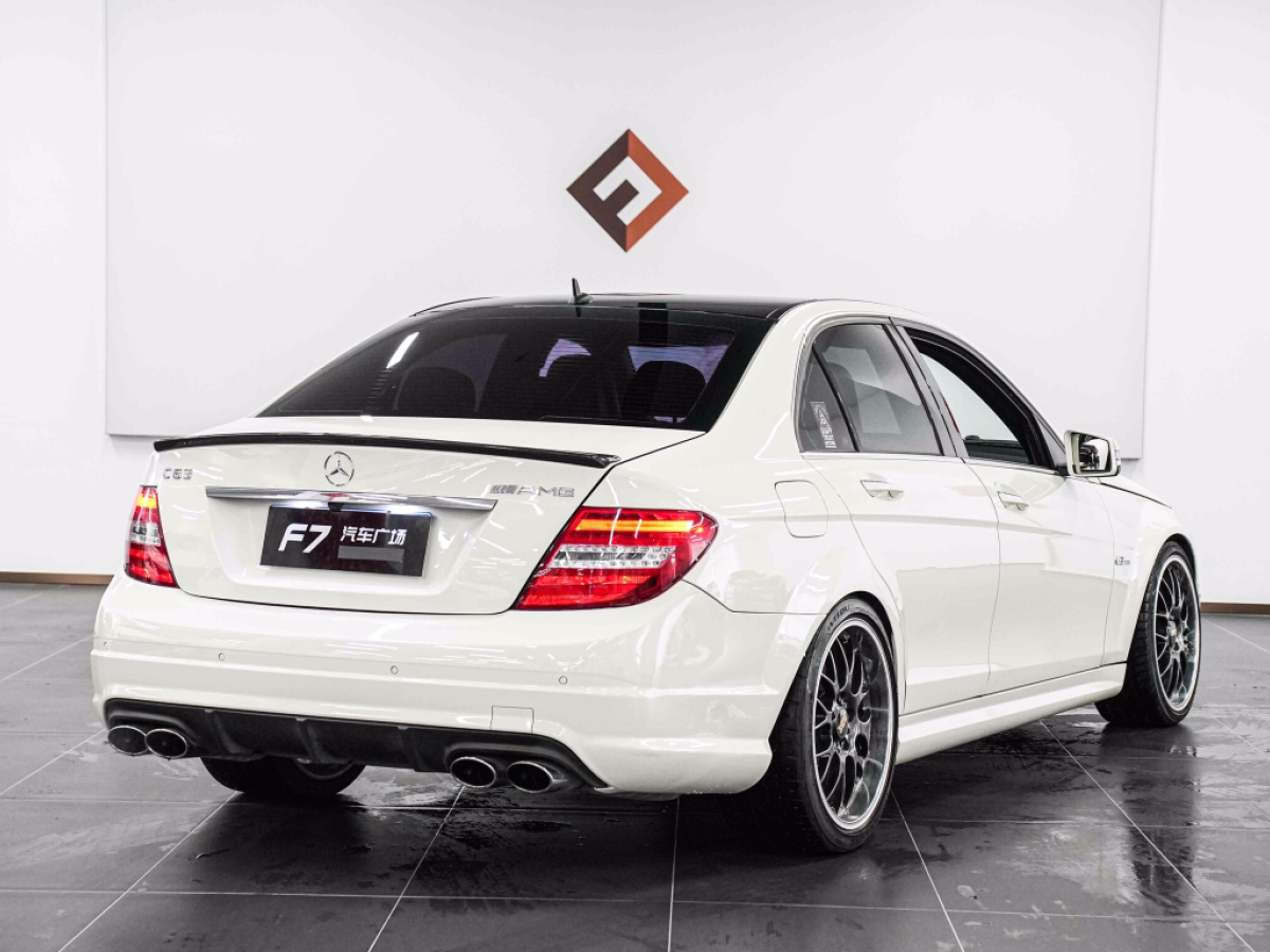 奔馳 奔馳C級(jí)AMG  2010款 AMG C 63 動(dòng)感型增強(qiáng)版圖片