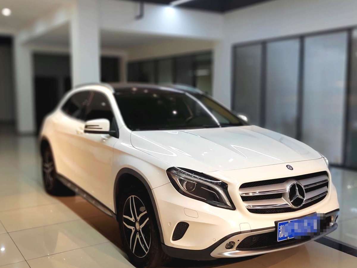 奔馳 奔馳GLA  2015款 GLA 220 4MATIC 時(shí)尚型圖片