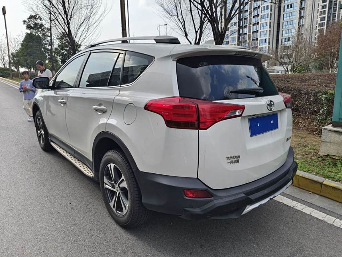 豐田 RAV4榮放  2016款 2.0L CVT兩驅(qū)風(fēng)尚版圖片