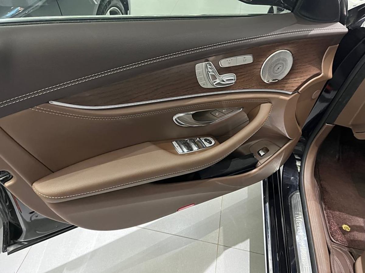 奔驰 奔驰E级  2021款 改款 E 300 L 尊贵型图片