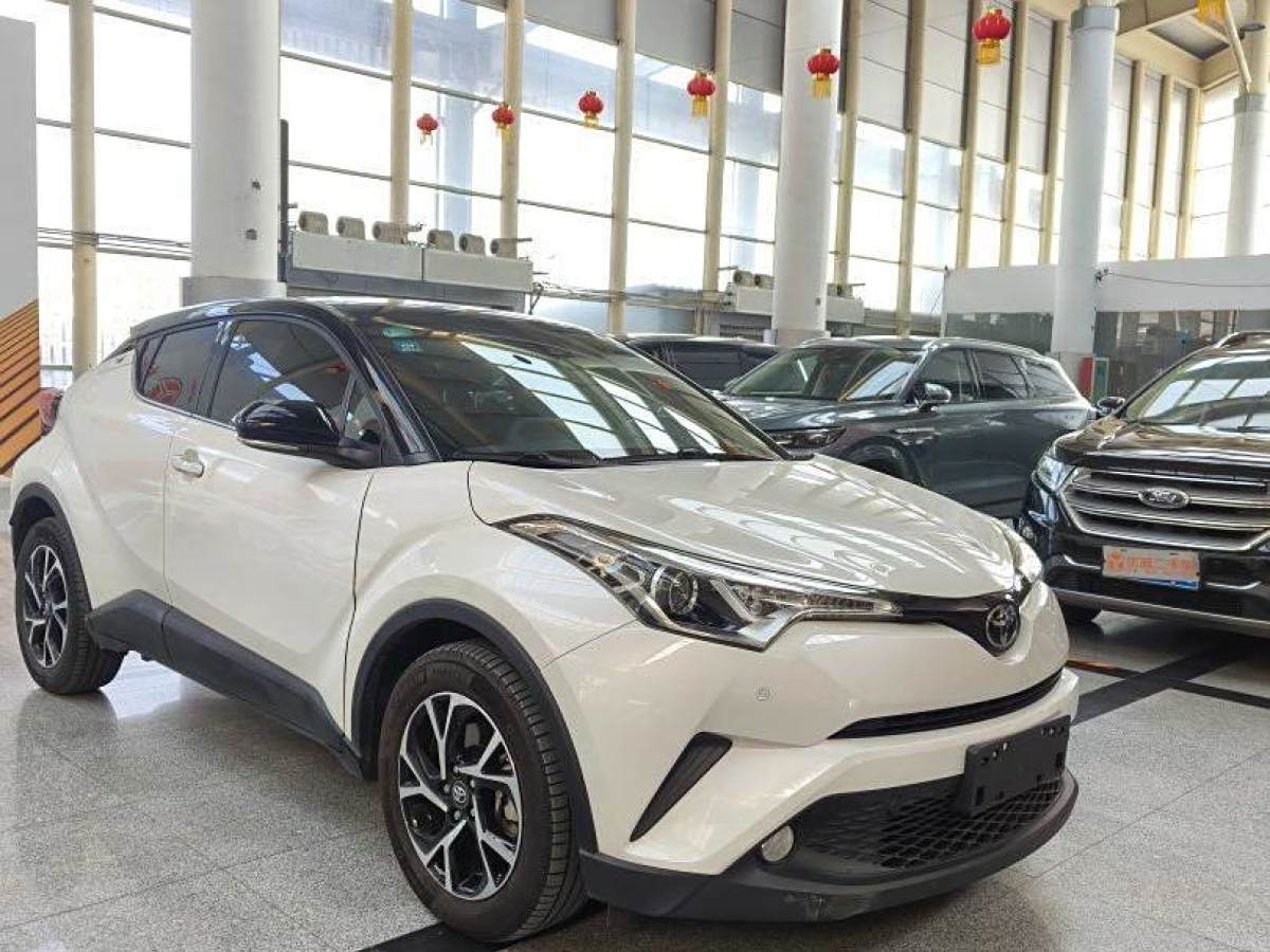 豐田 C-HR  2020款 2.0L 領(lǐng)先版圖片