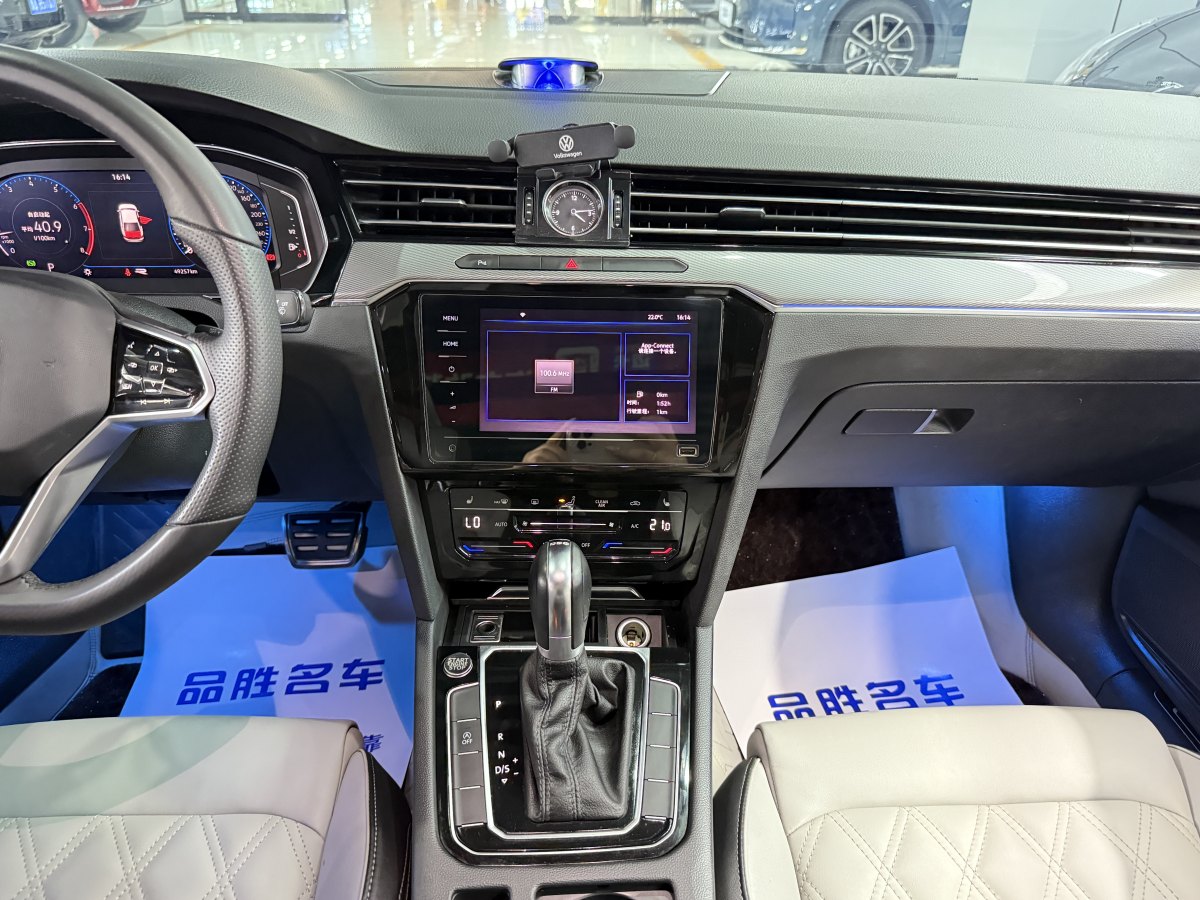 大眾 邁騰  2023款 200萬輛紀(jì)念版 330TSI DSG領(lǐng)先型圖片