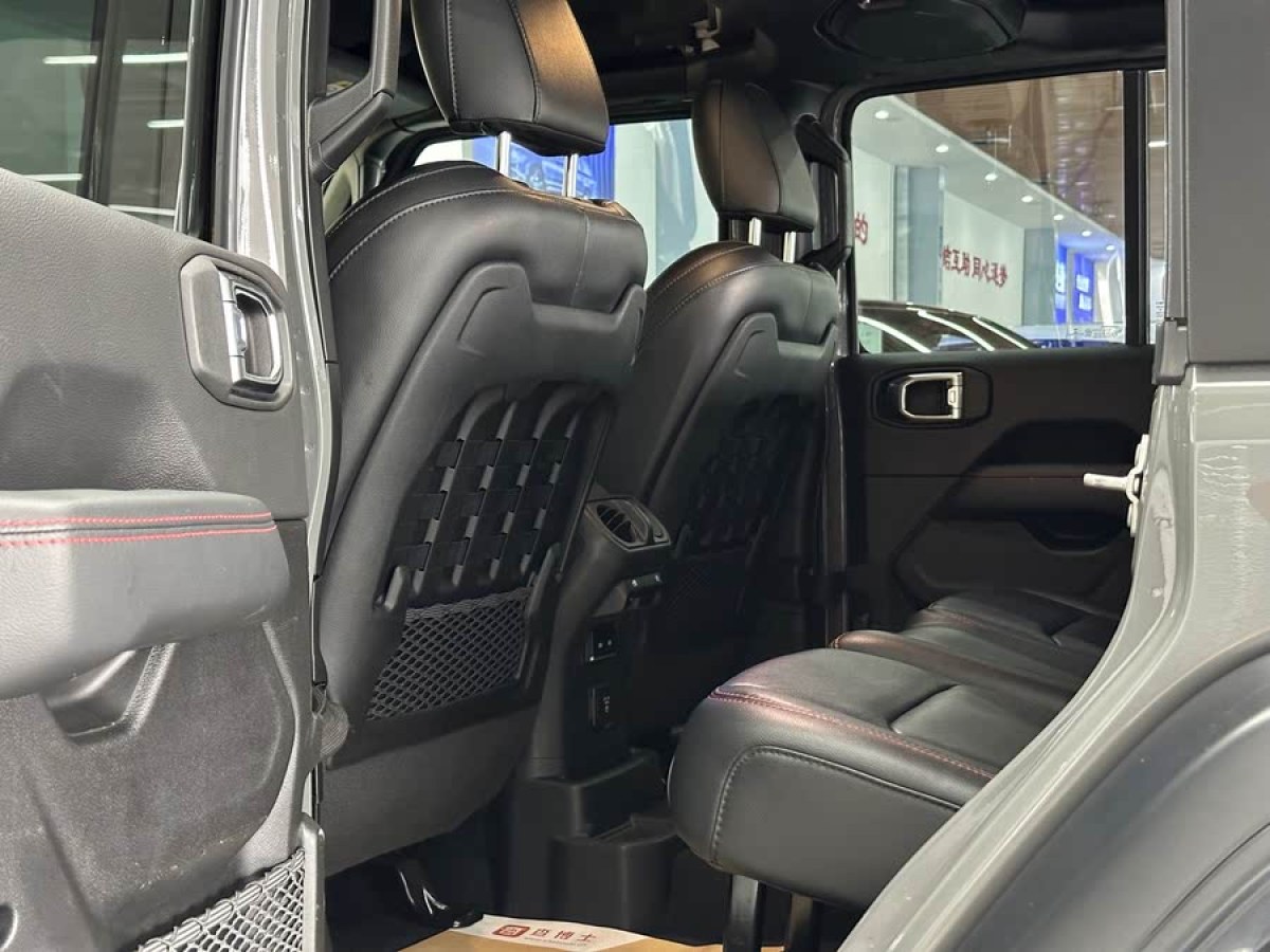 Jeep 牧馬人  2024款 2.0T 羅賓漢四門版圖片