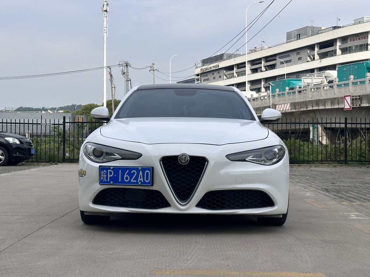 阿爾法·羅密歐 Giulia  2017款 2.0T 200HP 豪華版圖片