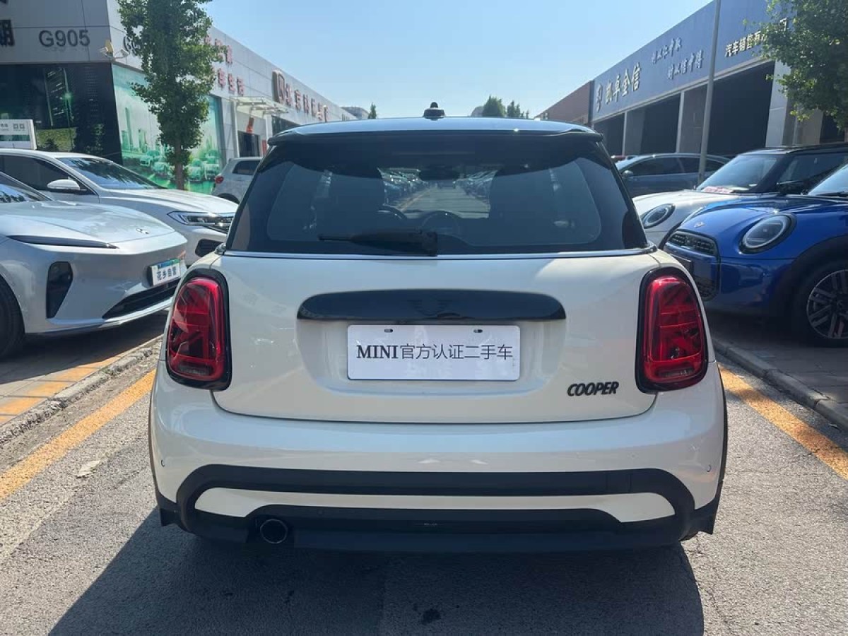 MINI MINI  2022款 改款 1.5T COOPER 藝術(shù)家圖片