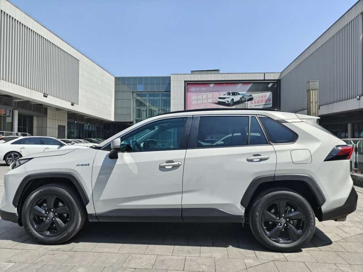 豐田 RAV4榮放  2023款 雙擎 2.5L E-CVT四驅(qū)精英Plus版圖片