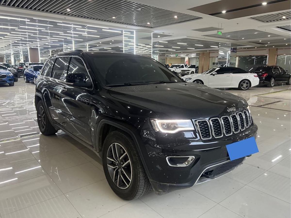 Jeep 大切諾基  2020款 3.0L 專業(yè)導(dǎo)航版圖片