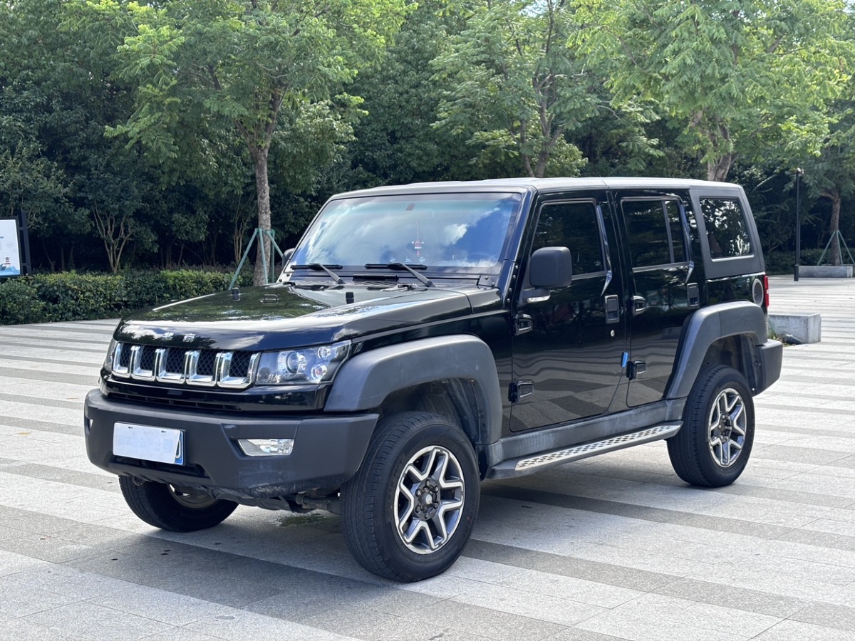 北京 BJ40  2017款 40L 2.3T 自動四驅(qū)環(huán)塔冠軍版圖片