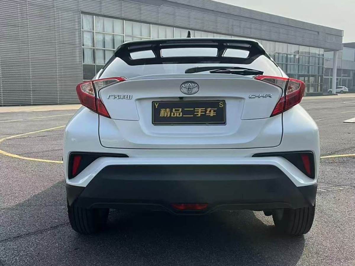 豐田 C-HR  2022款 2.0L 領(lǐng)先版圖片