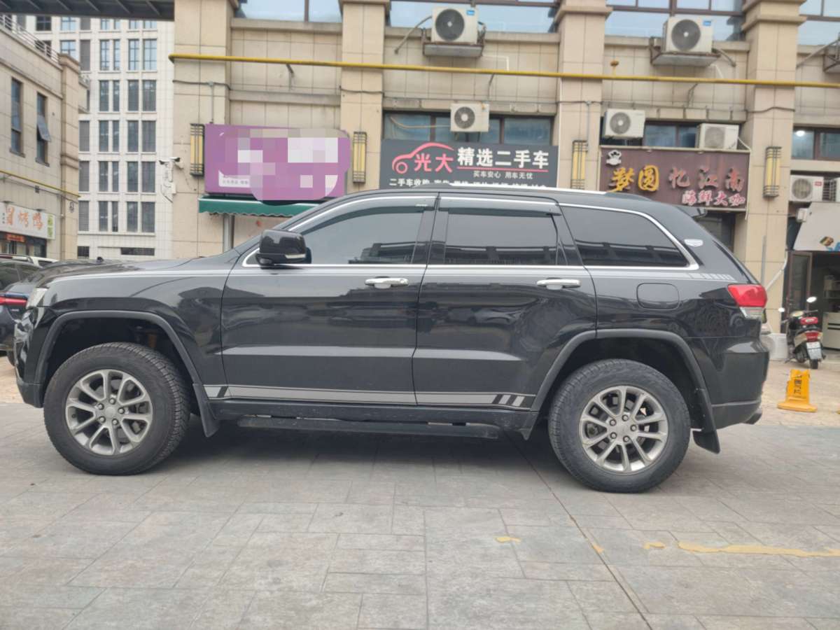 2015年11月Jeep 大切諾基  2014款 3.0L 舒享導(dǎo)航版