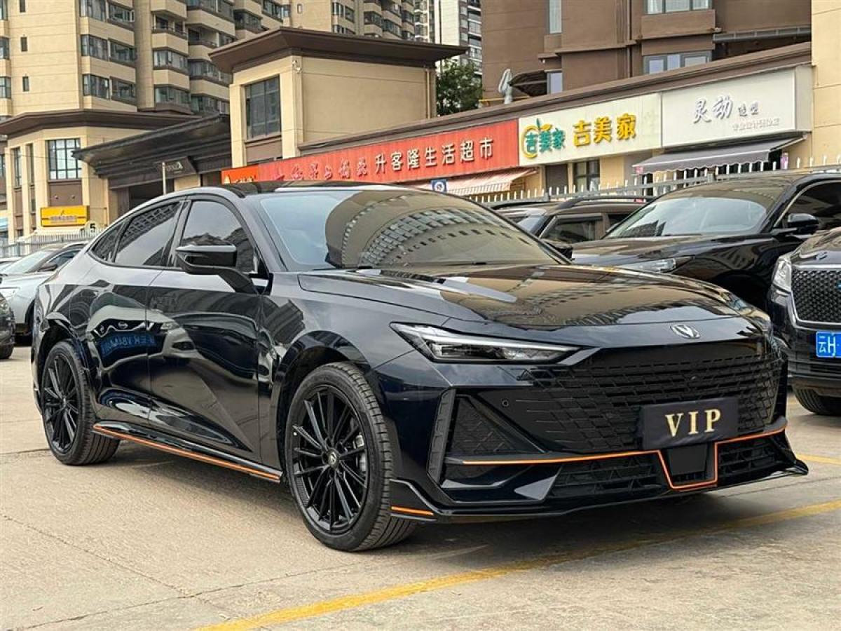 長(zhǎng)安 長(zhǎng)安UNI-V  2023款 1.5T 尊享型圖片