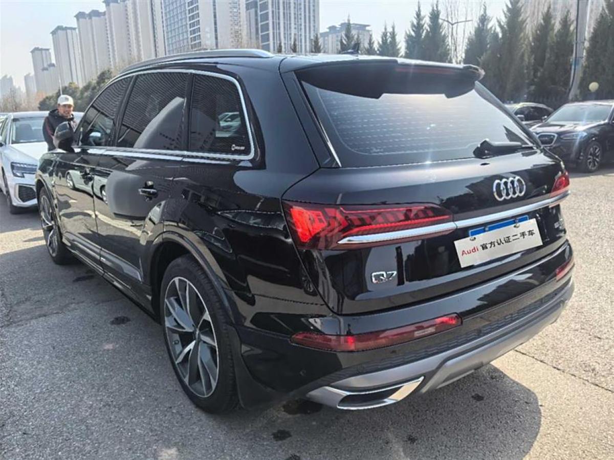 奧迪 奧迪Q7  2024款 55 TFSI quattro S line運(yùn)動(dòng)型圖片