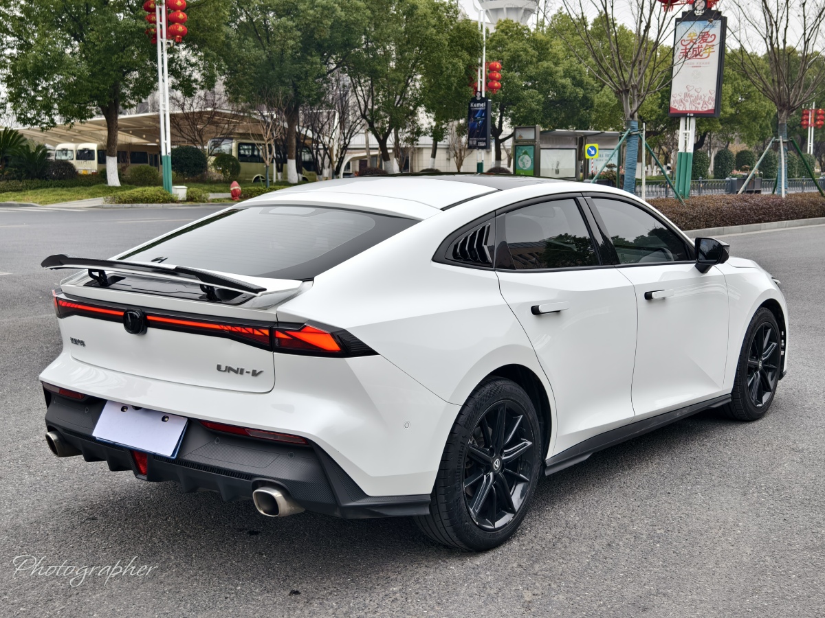 長(zhǎng)安 長(zhǎng)安UNI-V  2022款 1.5T 智慧領(lǐng)航型圖片