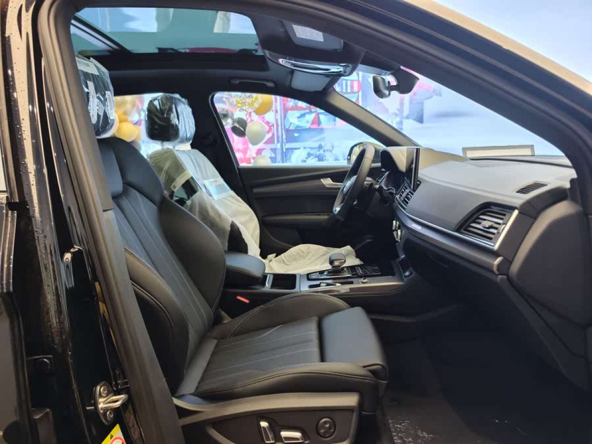 奧迪 奧迪Q5L  2025款 quattro 45周年典藏版 40 TFSI 豪華動(dòng)感型圖片
