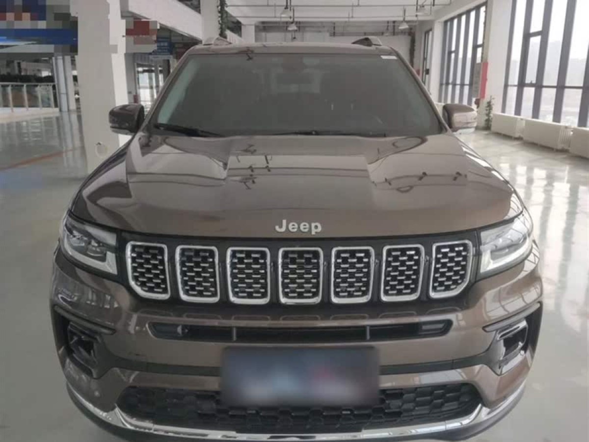 Jeep 大指揮官  2022款 2.0T 四驅(qū)豪華版圖片