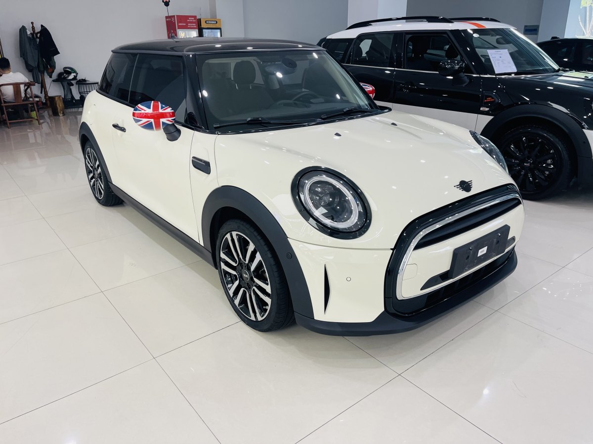 2021年6月MINI MINI  2022款 改款 1.5T COOPER 藝術(shù)家