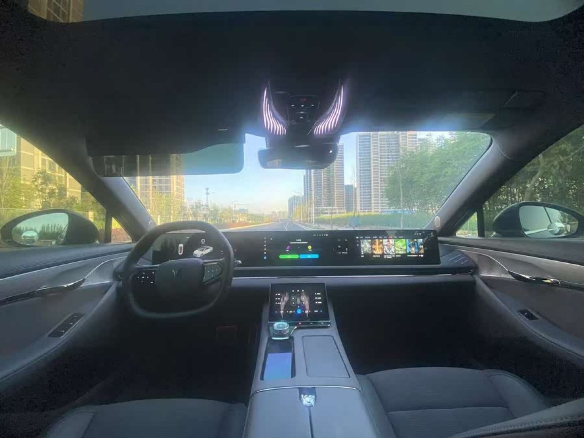 嵐圖 嵐圖追光  2024款 PHEV 四驅(qū)超長(zhǎng)續(xù)航行政版圖片