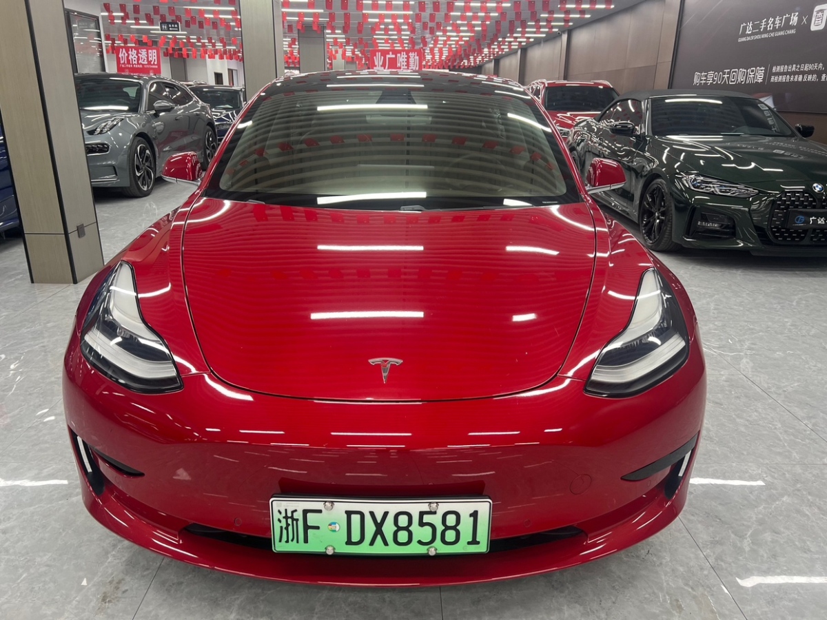 特斯拉 Model 3  2020款 改款 標(biāo)準(zhǔn)續(xù)航后驅(qū)升級版圖片