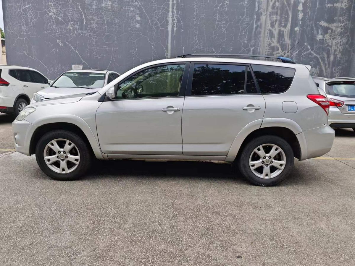 豐田 RAV4榮放  2012款 炫裝版 2.0L 手動四驅(qū)圖片