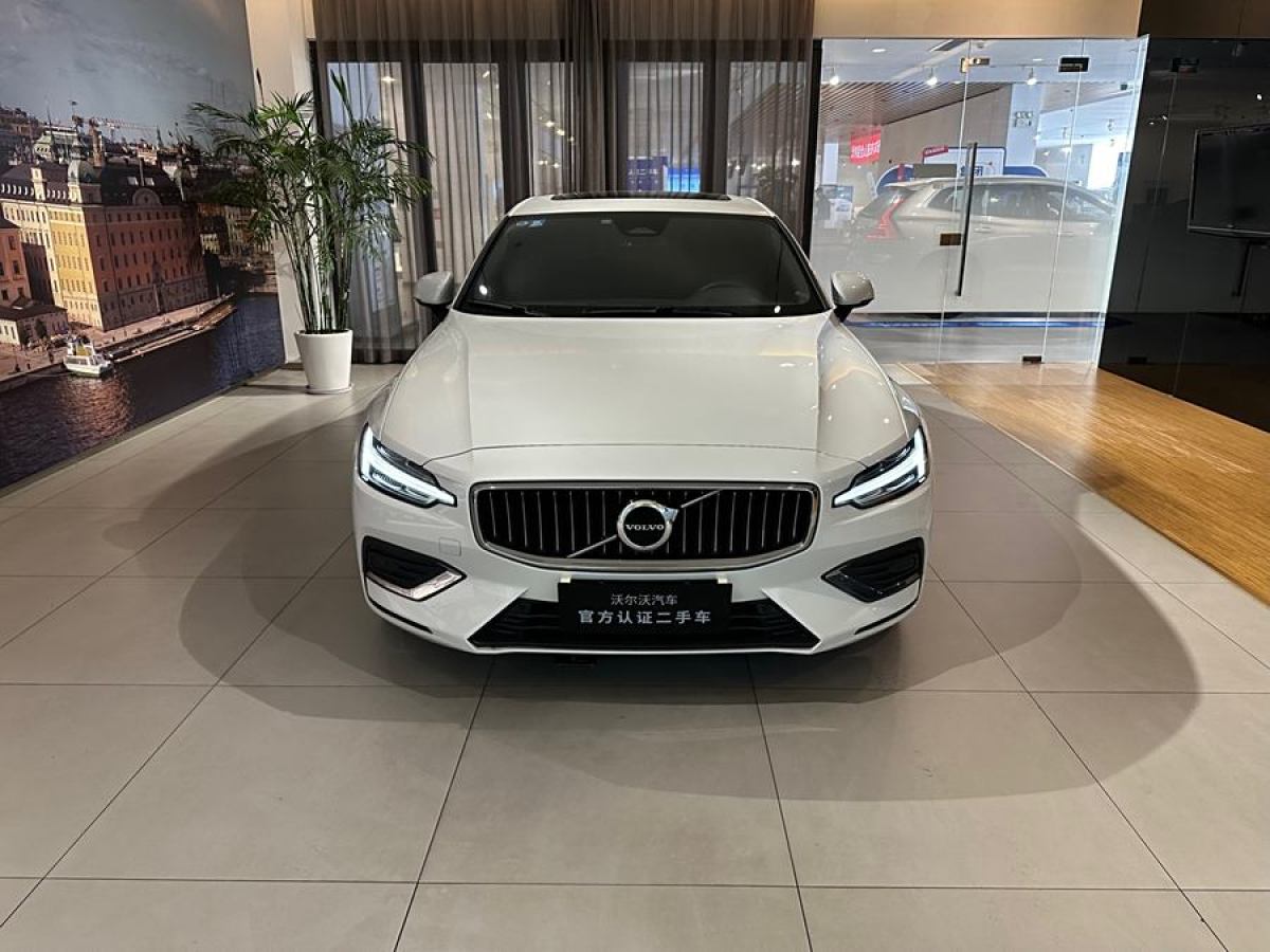 2023年6月沃爾沃 S60L  2023款 B4 智遠(yuǎn)豪華版