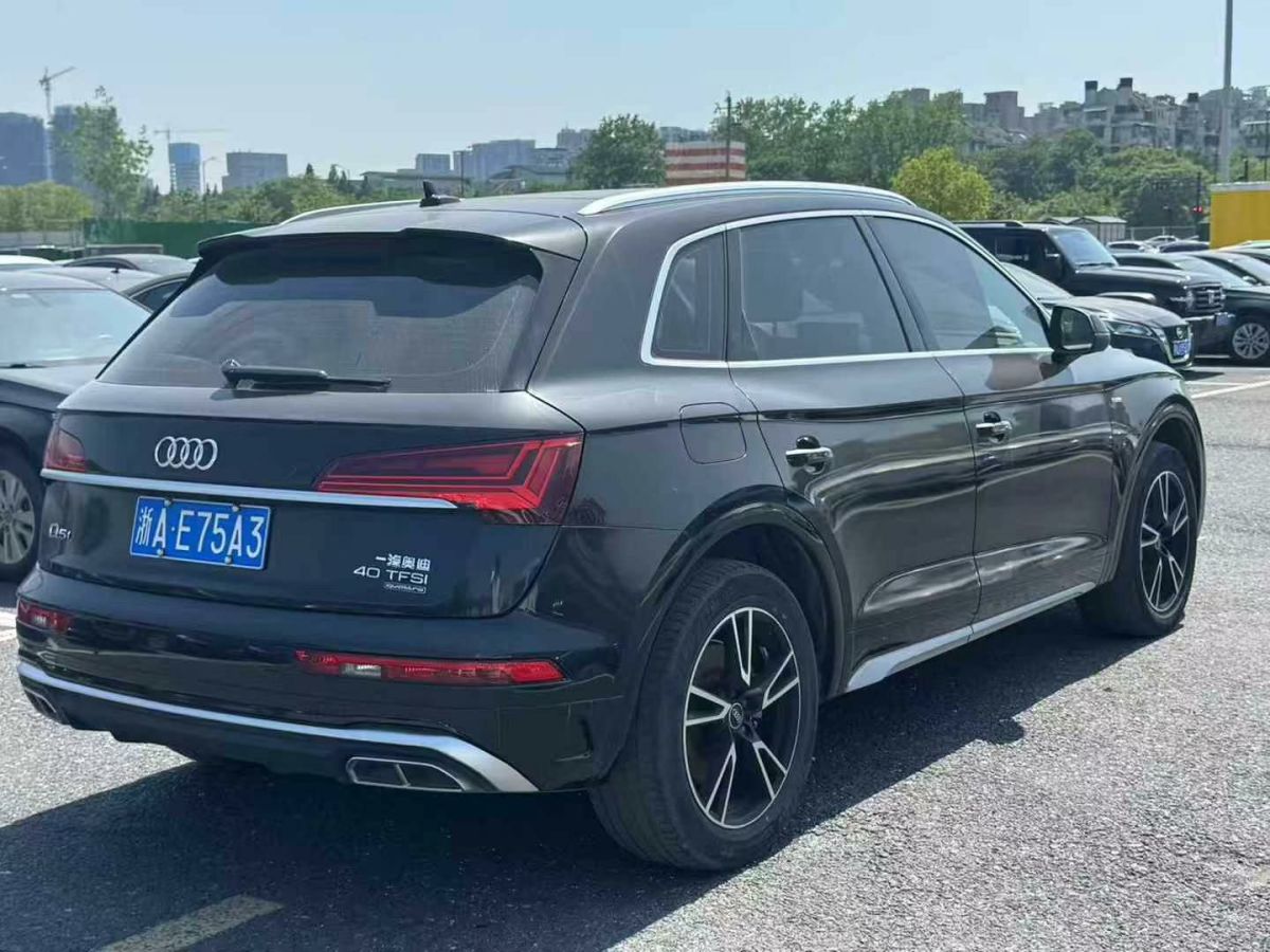 奧迪 奧迪Q5 e-tron  2022款 40 e-tron 星耀型 機甲套裝圖片