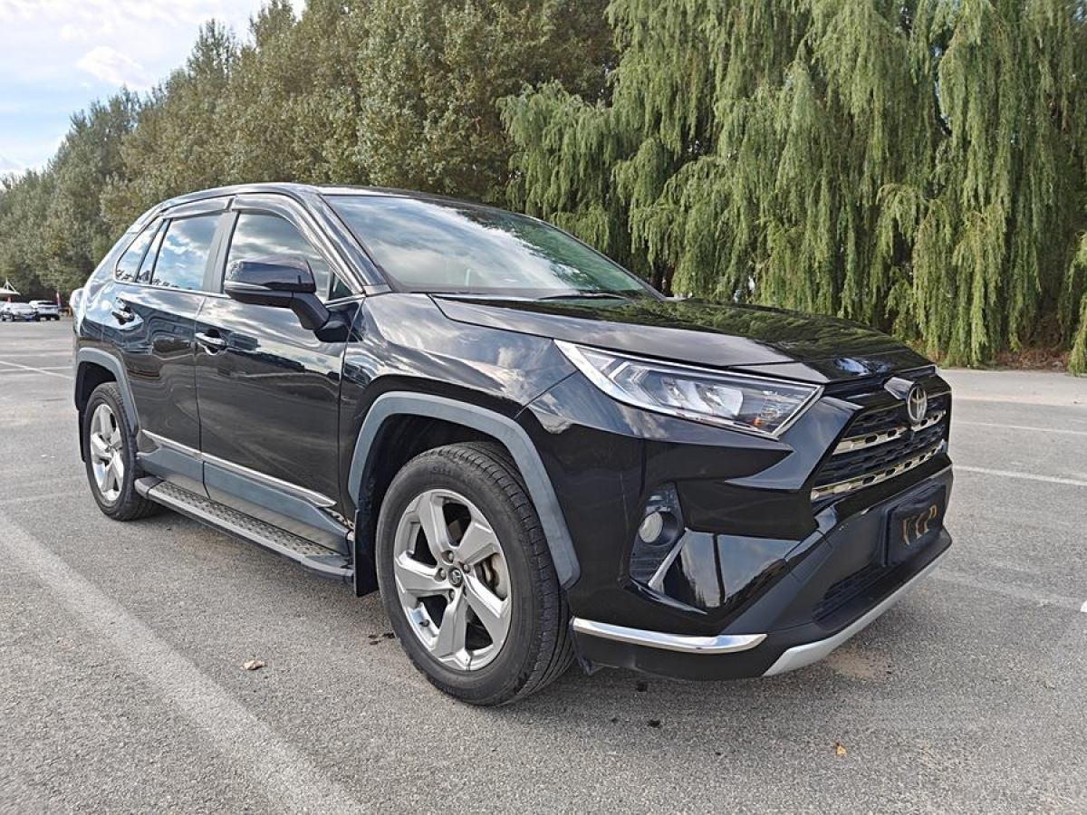 2020年6月豐田 RAV4榮放  2020款 2.0L CVT四驅(qū)風(fēng)尚PLUS版