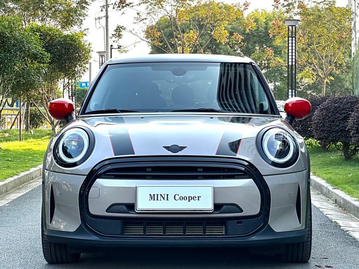 MINI MINI  2023款 1.5T COOPER 藝術(shù)家 五門版圖片