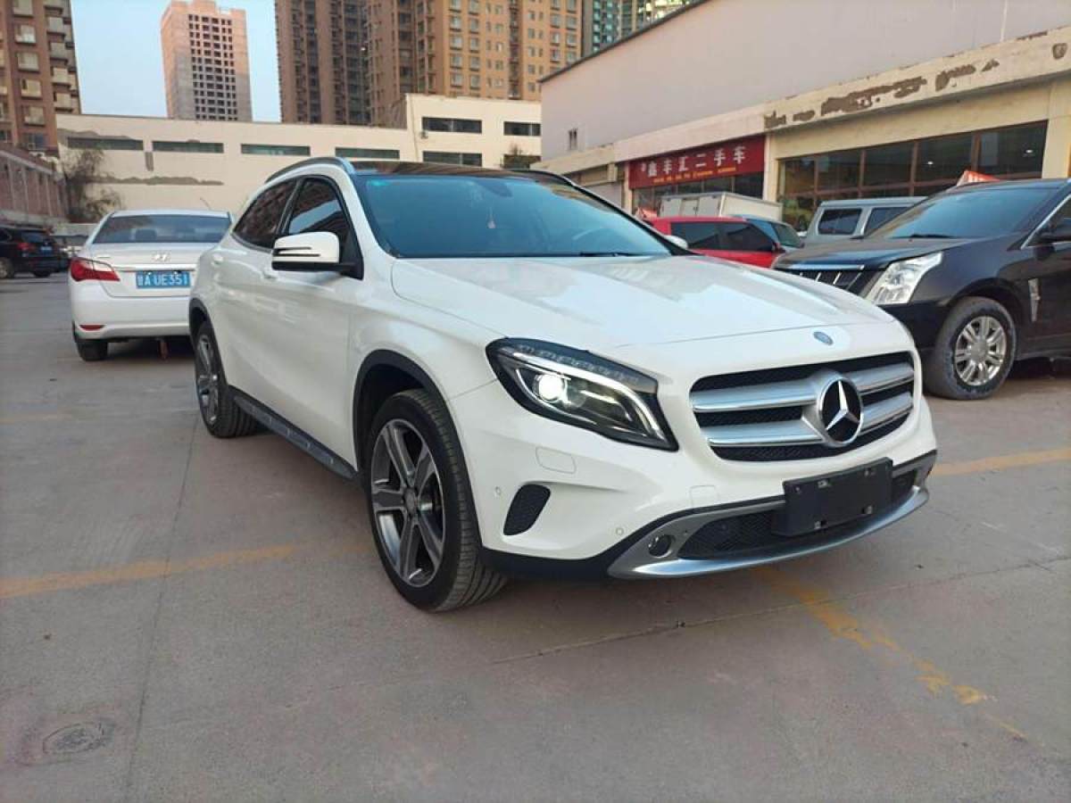 奔馳 奔馳GLA  2017款 GLA 220 4MATIC 時(shí)尚型圖片