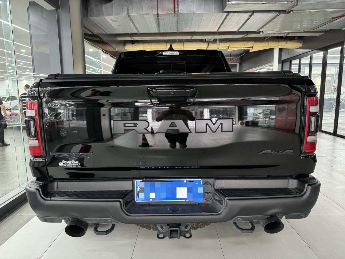 道奇 Ram  2017款 長(zhǎng)角號(hào) 5.7L 加長(zhǎng)版圖片