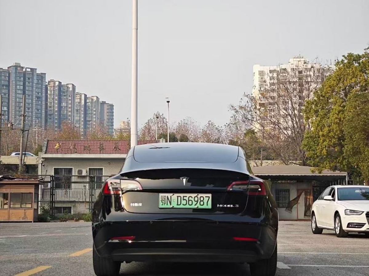 特斯拉 Model 3  2021款 改款 標(biāo)準(zhǔn)續(xù)航后驅(qū)升級(jí)版圖片