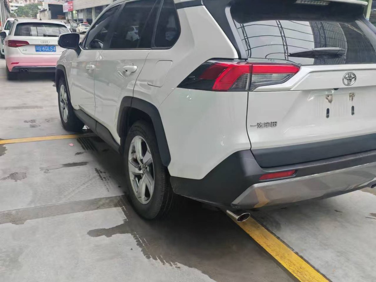 豐田 RAV4  2018款 榮放 2.0L CVT兩驅(qū)風(fēng)尚版圖片