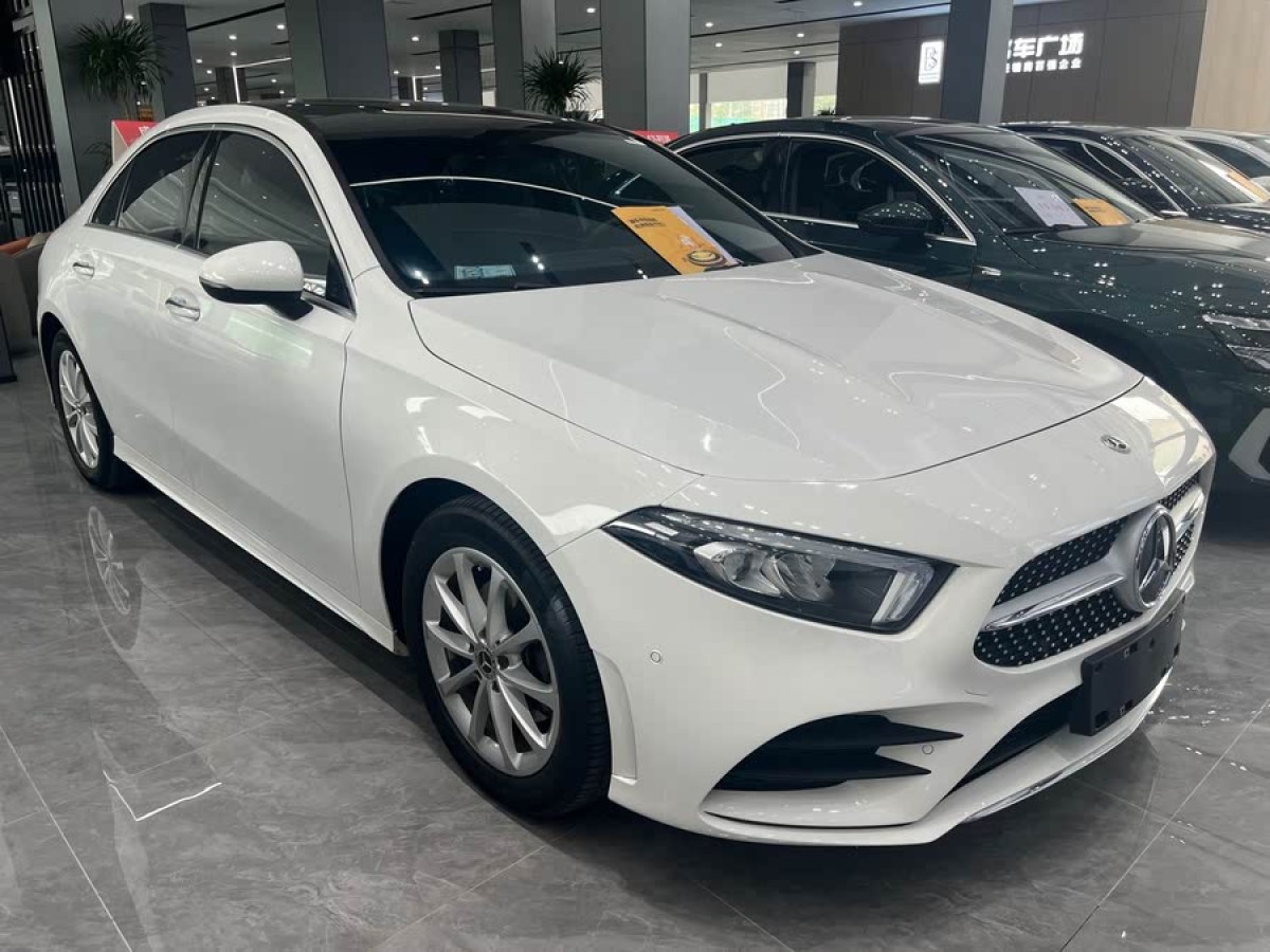 奔馳 奔馳A級  2021款 改款 A 180 L 運動轎車圖片