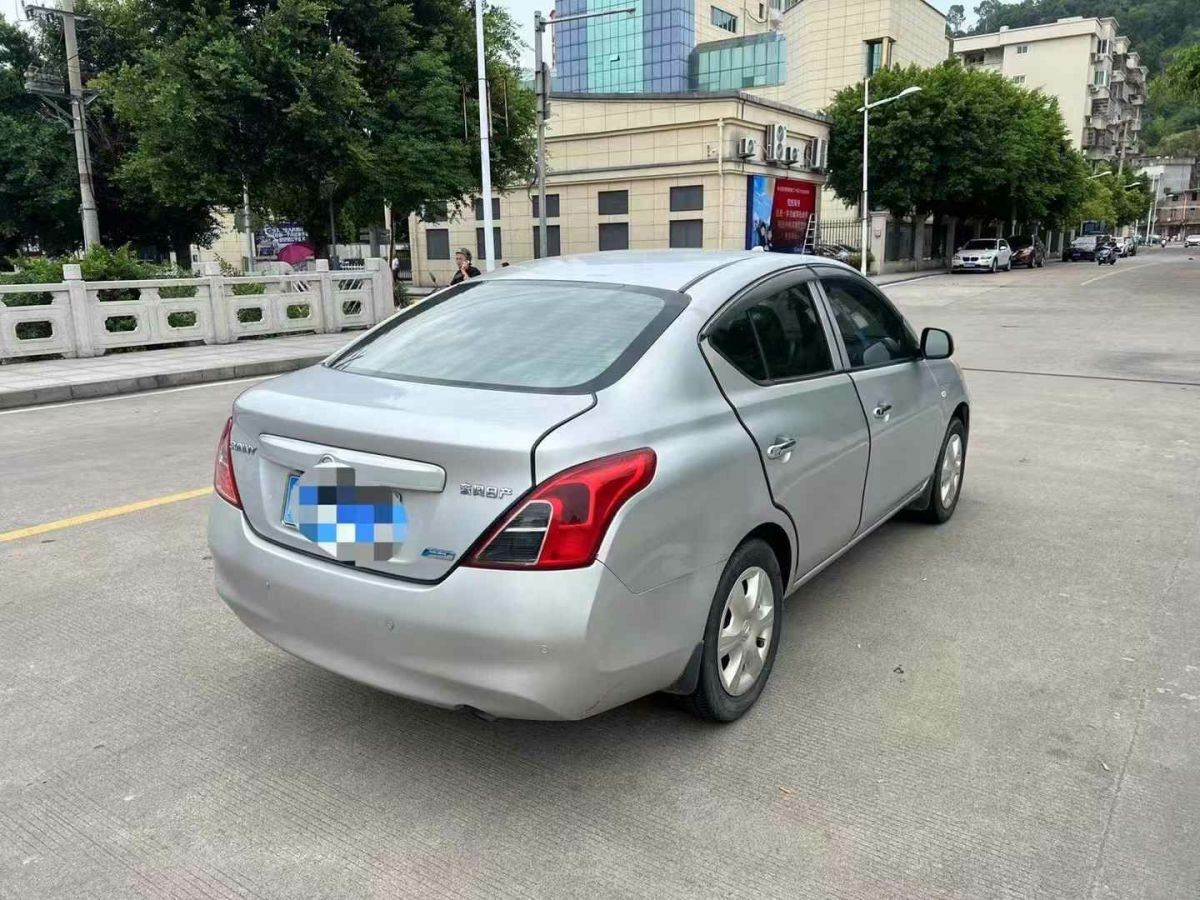 日產(chǎn) 銳騏  2013款 多功能商用車 2.4 兩驅(qū)汽油標(biāo)準(zhǔn)型圖片