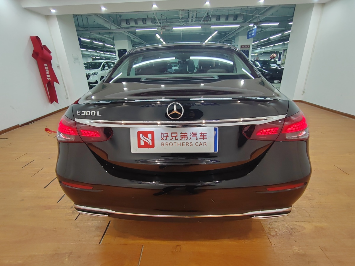 奔馳 奔馳E級(jí)  2021款 改款 E 300 L 豪華型圖片