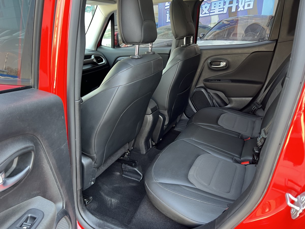 Jeep 自由俠  2019款 220T 自動領(lǐng)先版圖片