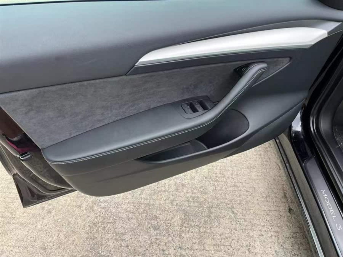 特斯拉 Model 3  2022款 后輪驅(qū)動版圖片