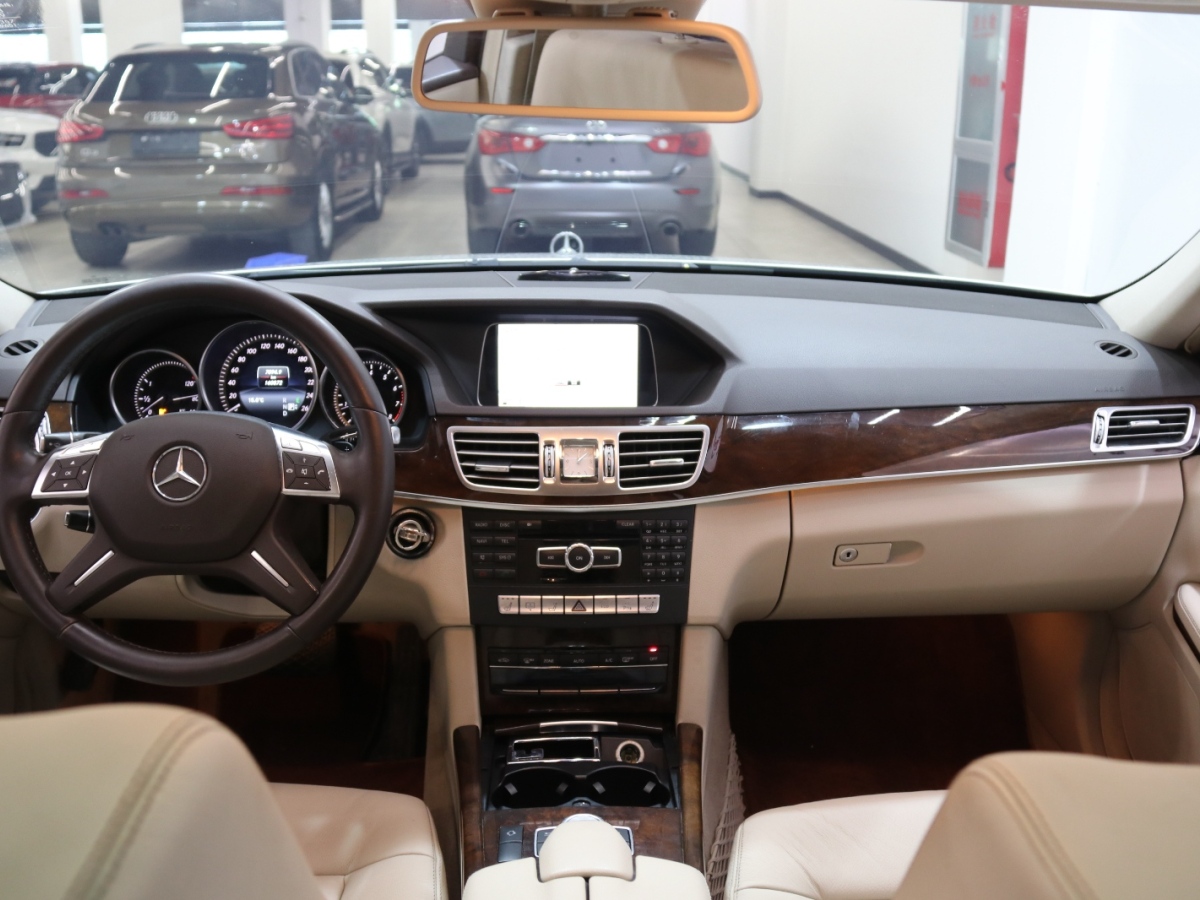 2014年9月奔驰 奔驰E级  2014款 改款 E 260 L 豪华型
