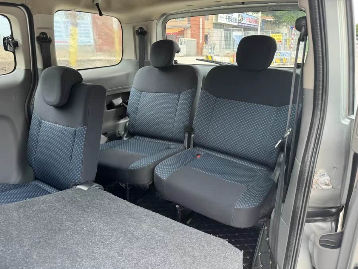 日產(chǎn) NV200  2012款 1.6L 232座 豪華型圖片